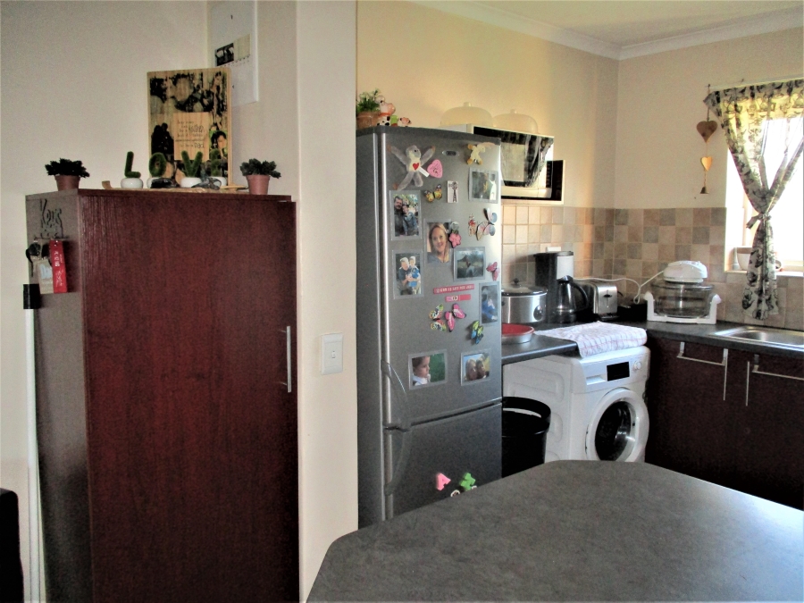 To Let 2 Bedroom Property for Rent in Greenways Golf Estate Western Cape